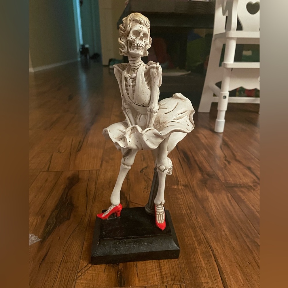 Marilyn Monroe skeleton decor figure